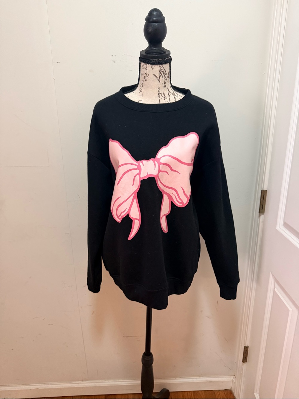 Persaya Black Sweatshirt with Pink Bow Graphic